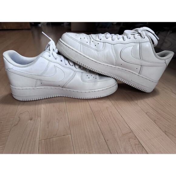 Size 9 - Nike Air Force 1 '07 Low Triple White - Picture 2 of 7